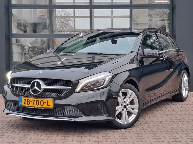 Zwart Gebruikt 2018 Mercedes A180 Business Hatchback | € 18.950 (Goede deal) - Afbeelding 1/4