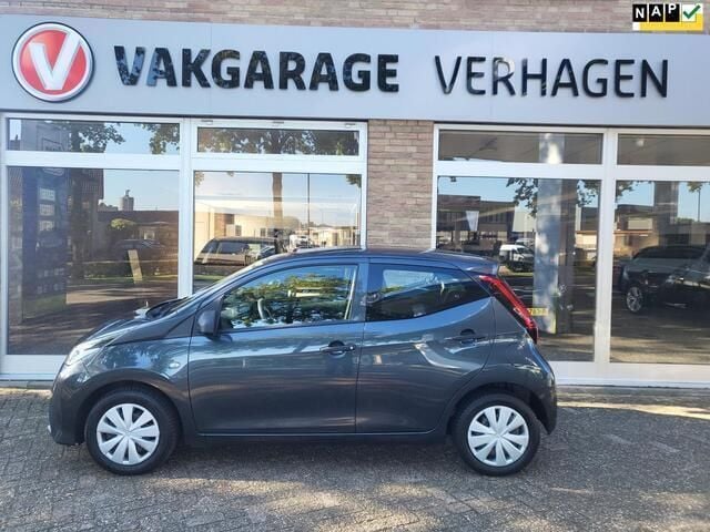 Grijs Gebruikt 2019 Toyota Aygo Hatchback | € 7.900 (Goede deal) - Afbeelding 1/4