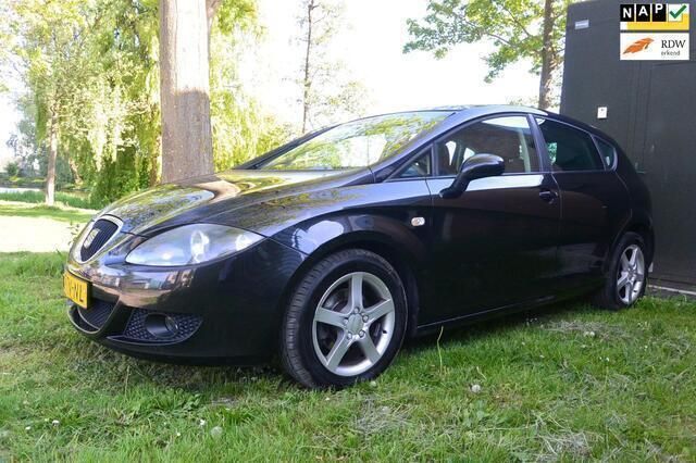 Zwart Gebruikt 2006 Seat Leon Hatchback | € 1.999 (Eerlijke prijs) - Afbeelding 1/4