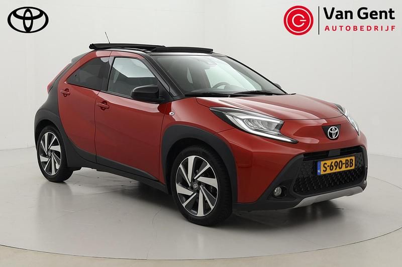 Rood Occasion 2023 Toyota Aygo X Envy SUV | € 22.999 (Duur) - Afbeelding 1/4
