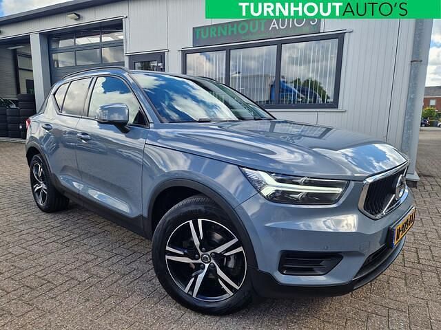 Grijs Gebruikt 2021 Volvo XC40 Momentum SUV | € 31.745 (Super prijs) - Afbeelding 1/4