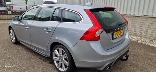 Grijs Gebruikt 2017 Volvo V60 Stationwagen | € 8.750 (Goede deal) - Afbeelding 1/3