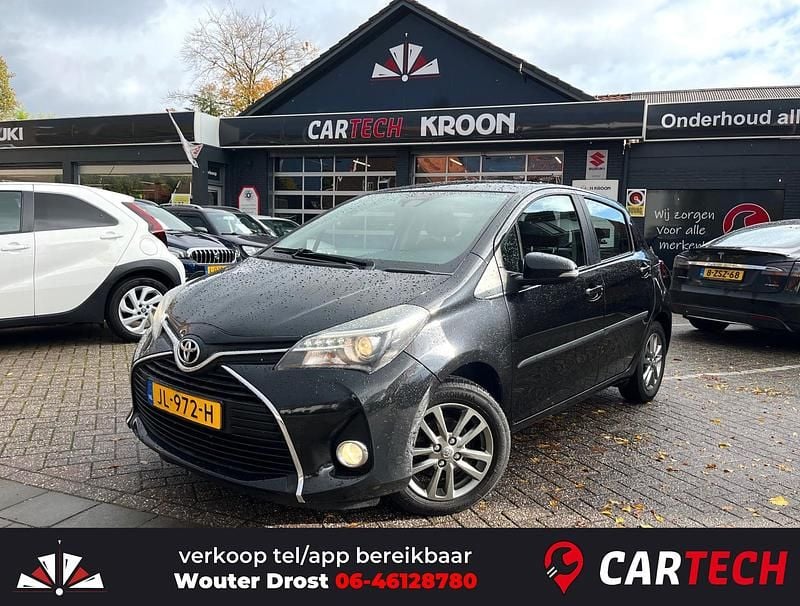 Zwart Gebruikt 2016 Toyota Yaris Trend Hatchback | € 12.900 (Eerlijke prijs) - Afbeelding 1/4