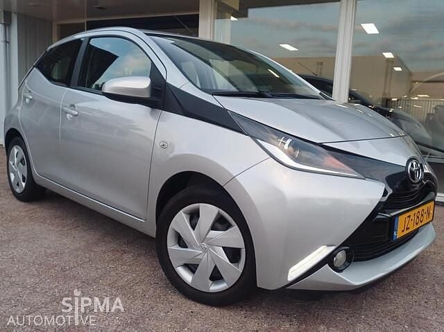 Grijs Gebruikt 2016 Toyota Aygo X-play Hatchback | € 7.900 (Goede deal) - Afbeelding 1/4