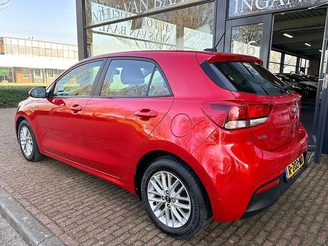 Occasion Kia Rio 101 PK (74 kW) 2017 Rood Hatchback