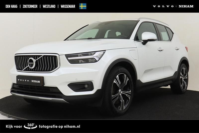 Wit Gebruikt 2021 Volvo XC40 Inscription SUV | € 34.890 (Eerlijke prijs) - Afbeelding 1/4