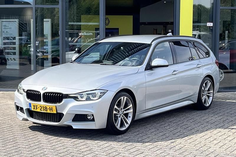 Grijs Gebruikt 2019 BMW 320 M Sport Stationwagen | € 25.900 (Goede deal) - Afbeelding 1/4