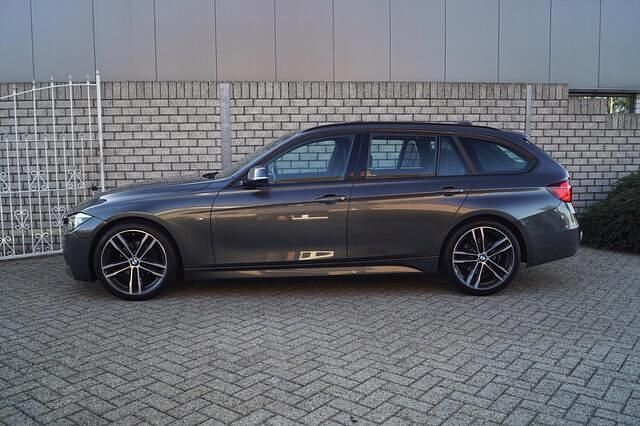 Occasion BMW 318 M Sport 136 PK (100 kW) 2019 Grijs, metallic lak Stationwagen