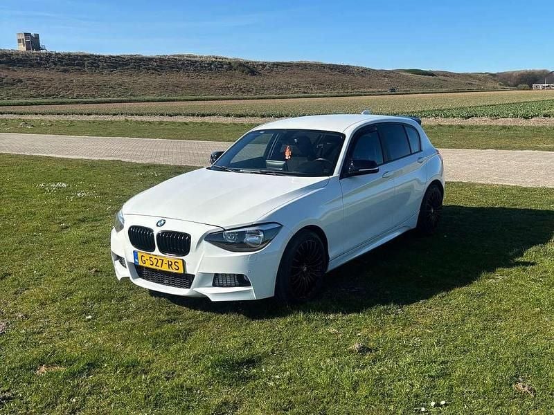 Wit Gebruikt 2011 BMW 116 Hatchback | € 7.150 (Super prijs) - Afbeelding 1/4