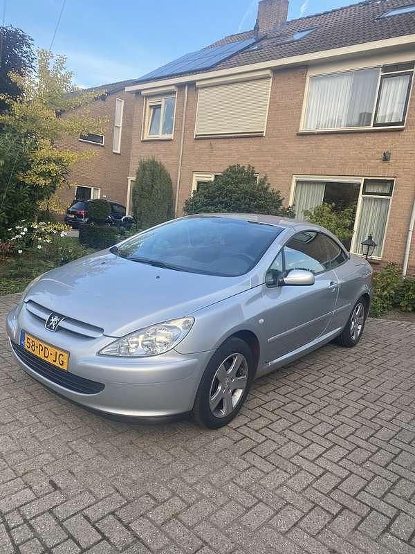 Grijs Gebruikt 2004 Peugeot 307 CC Cabriolet | € 3.500 (Duur) - Afbeelding 1/4