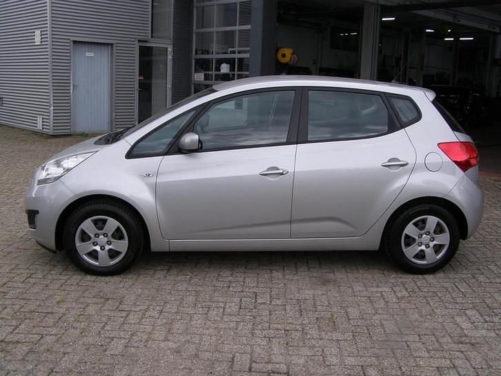 Occasion Kia Venga Plus 90 PK (66 kW) 2012 Grijs (metallic) Hatchback