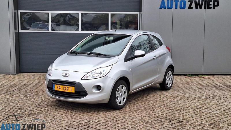 Grijs Gebruikt 2009 Ford Ka Titanium Hatchback | € 2.250 (Goede deal) - Afbeelding 1/4