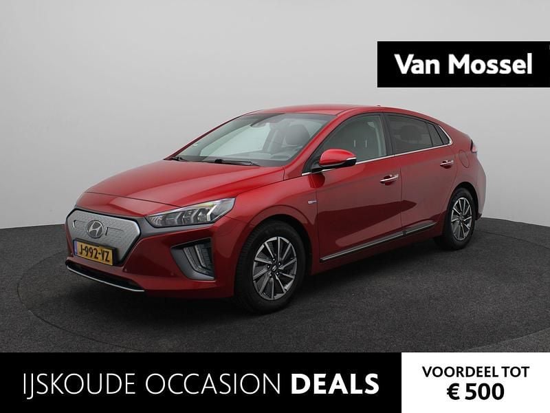 Scarlet red pearl (pr2) Occasion 2020 Hyundai Ioniq Premium Hatchback | € 16.940 (Eerlijke prijs) - Afbeelding 1/3