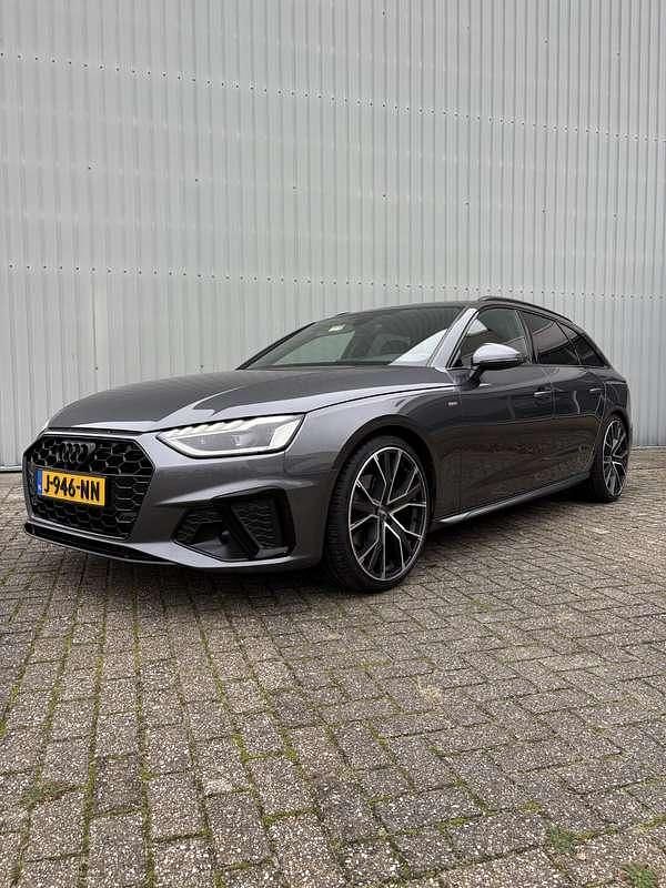 Grijs Gebruikt 2020 Audi A4 Stationwagen | € 26.995 (Duur) - Afbeelding 1/4