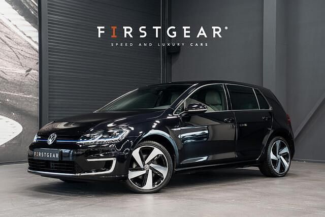 Zwart Occasion 2018 VW e-Golf Hatchback | € 14.900 (Duur) - Afbeelding 1/4