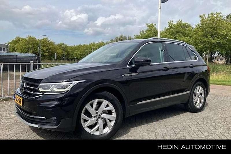 Zwart Gebruikt 2021 VW Tiguan Elegance SUV | € 29.995 (Eerlijke prijs) - Afbeelding 1/3