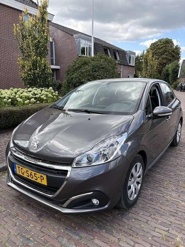 Grijs Gebruikt 2018 Peugeot 208 Hatchback | € 5.900 (Super prijs) - Afbeelding 1/4