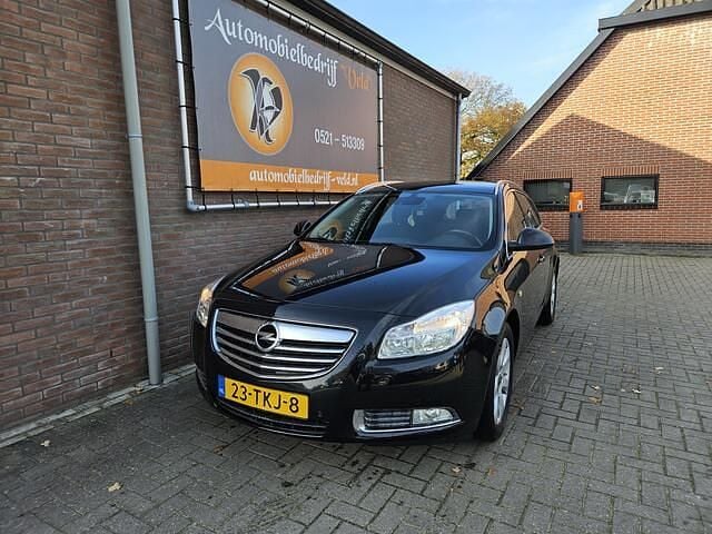Zwart (metallic) Gebruikt 2012 Opel Insignia Business Edition Stationwagen | € 1.995 (Eerlijke prijs) - Afbeelding 1/4