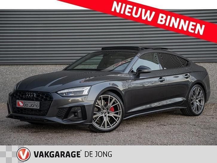 Grijs (metallic) Gebruikt 2021 Audi A5 Sportback Competition Hatchback | € 43.950 - Afbeelding 1/4
