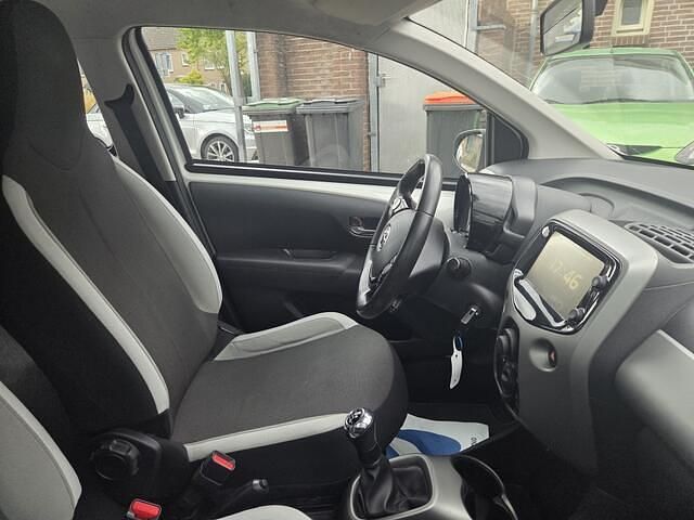 Occasion Toyota Aygo X-play 69 PK (50 kW) 2018 Wit Hatchback