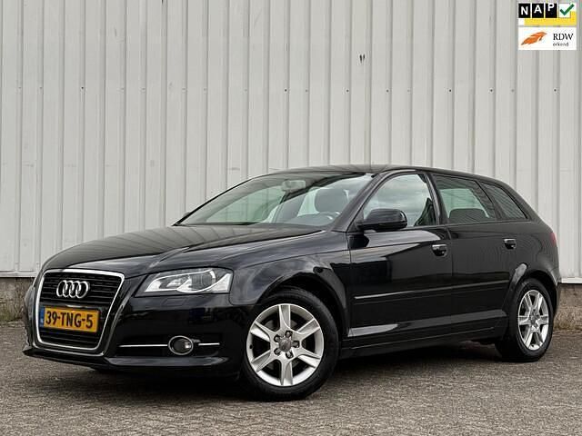 Zwart Gebruikt 2012 Audi A3 Sportback Attraction Hatchback | € 5.249 (Eerlijke prijs) - Afbeelding 1/4
