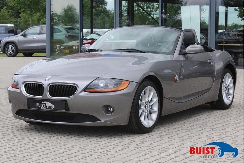 Grijs, metallic lak Gebruikt 2005 BMW Z4 Cabriolet | € 14.950 (Duur) - Afbeelding 1/4