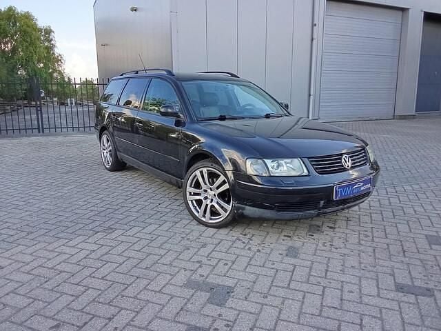 Zwart Gebruikt 1998 VW Passat Highline Stationwagen | € 2.940 - Afbeelding 1/4