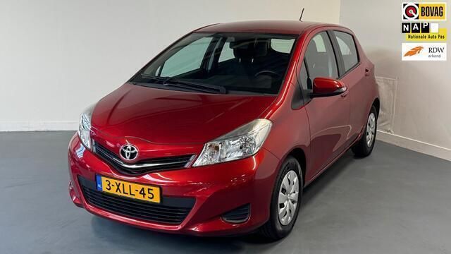 Rood Gebruikt 2014 Toyota Yaris Hatchback | € 8.950 (Eerlijke prijs) - Afbeelding 1/4