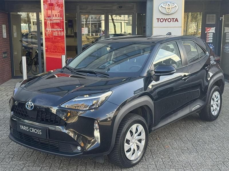Zwart Gebruikt 2023 Toyota Yaris Cross Active SUV | € 25.240 (Eerlijke prijs) - Afbeelding 1/4