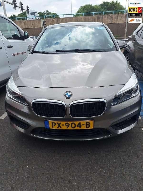 Grijs, metallic lak Gebruikt 2017 BMW 218 Active Tourer Executive MPV | € 16.999 (Eerlijke prijs) - Afbeelding 1/4