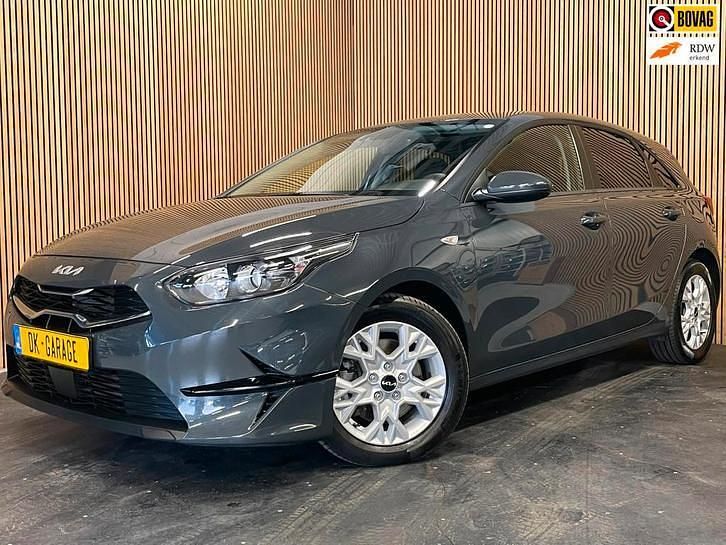 Occasion Kia Ceed 101 PK (74 kW) 2023 Grijs Hatchback