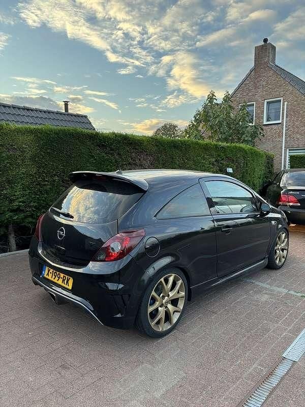 Zwart Gebruikt 2008 Opel Corsa OPC MPV | € 7.495 (Eerlijke prijs) - Afbeelding 1/4