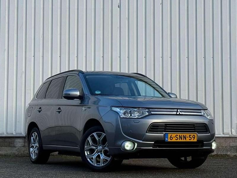 Occasion Mitsubishi Outlander P-HEV Instyle 121 PK (88 kW) 2013 Grijs (metallic) SUV