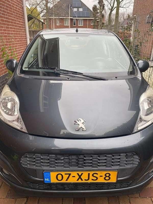 Grijs Gebruikt 2012 Peugeot 107 Active Hatchback | € 5.000 (Goede deal) - Afbeelding 1/4