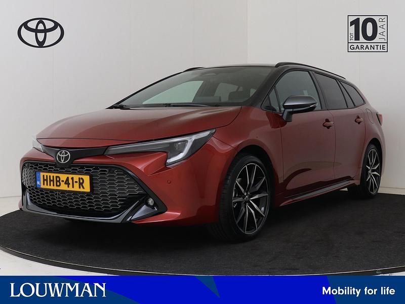 Bruin Occasion 2025 Toyota Corolla Hybrid Plus Stationwagen | € 36.945 (Iets duurder) - Afbeelding 1/3