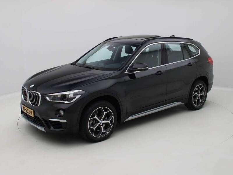 Zwart Gebruikt 2019 BMW X1 Executive SUV | € 27.700 (Eerlijke prijs) - Afbeelding 1/3
