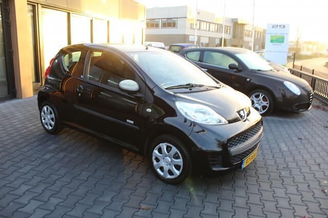 Occasion Peugeot 107 68 PK (50 kW) 2011 Zwart Hatchback