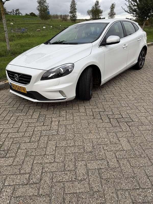 Wit Gebruikt 2015 Volvo V40 Summum MPV | € 5.500 (Goede deal) - Afbeelding 1/4