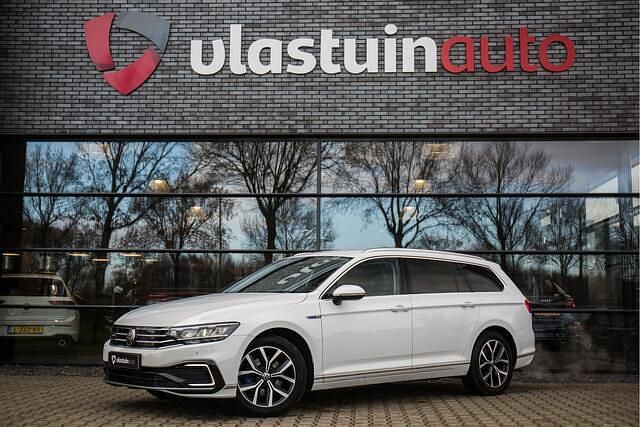 Occasion VW Passat Business 218 PK (160 kW) 2022 Wit Stationwagen