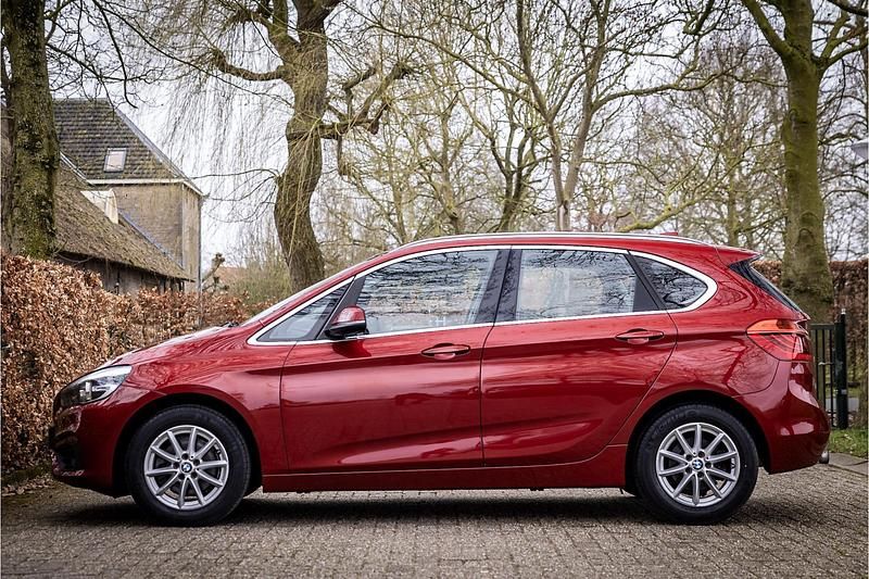 Occasion BMW 218 Executive 136 PK (100 kW) 2014 Rood Stationwagen