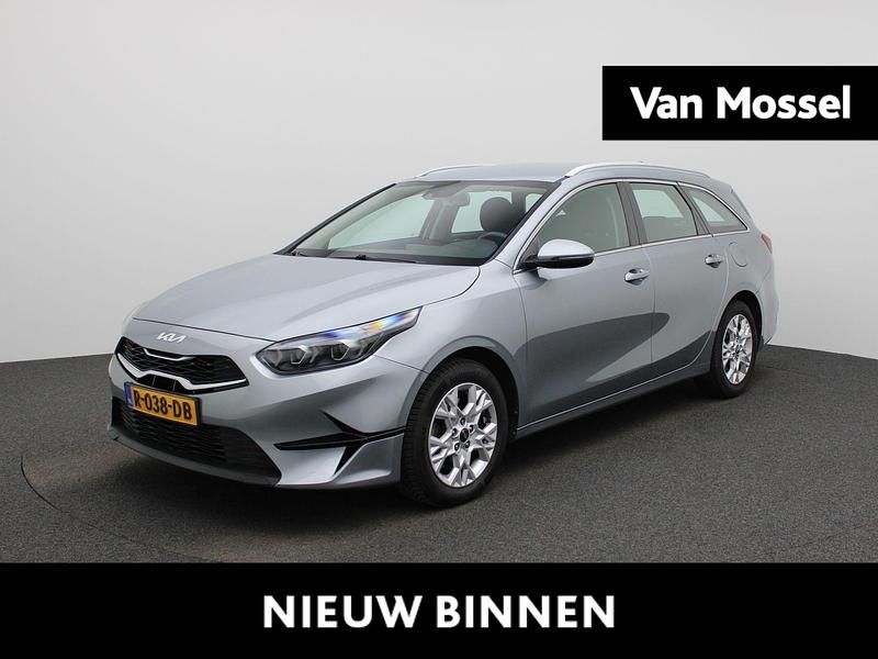 Grijs Occasion 2022 Kia Ceed Hatchback | € 17.900 (Eerlijke prijs) - Afbeelding 1/4