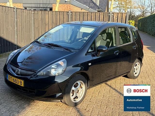 Zwart Occasion 2006 Honda Jazz S Hatchback | € 2.390 (Eerlijke prijs) - Afbeelding 1/4