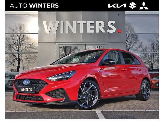 Rood (metallic) Occasion 2022 Hyundai i30 N Line Hatchback | € 22.945 (Iets duurder) - Afbeelding 1/4