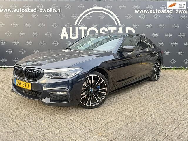Blauw (metallic) Gebruikt 2018 BMW 530e Executive Sedan | € 24.950 (Eerlijke prijs) - Afbeelding 1/4