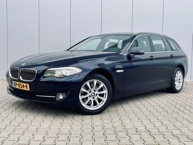 Blauw Gebruikt 2013 BMW 520 Executive Stationwagen | € 10.999 (Eerlijke prijs) - Afbeelding 1/4