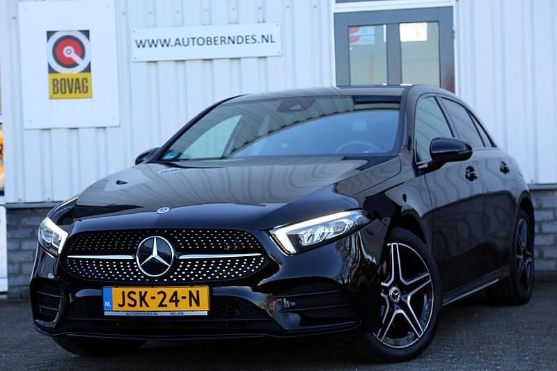 Zwart Gebruikt 2021 Mercedes A250 AMG line Hatchback | € 30.900 (Eerlijke prijs) - Afbeelding 1/4