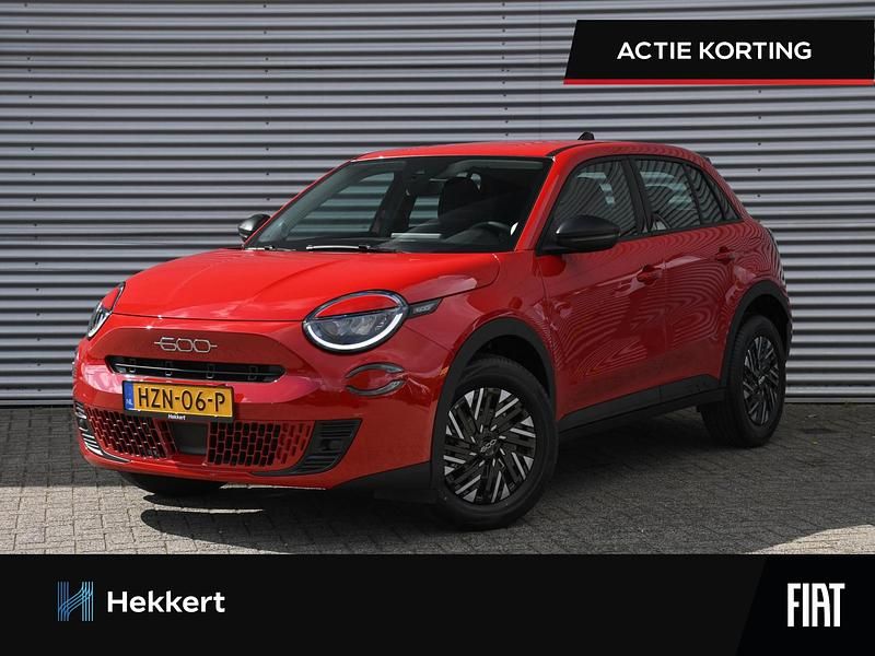 Rood Nieuw 2025 Fiat 600 Urban SUV | € 27.495 (Super prijs) - Afbeelding 1/4