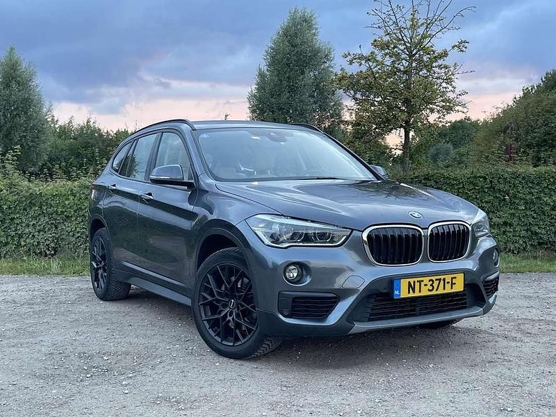 Grijs Gebruikt 2017 BMW X1 SUV | € 14.945 (Eerlijke prijs) - Afbeelding 1/4