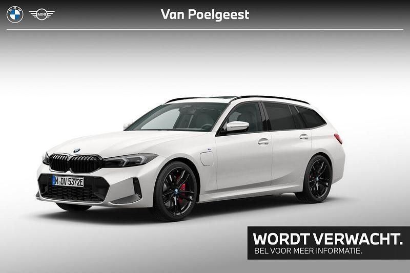 Wit, metallic lak Gebruikt 2024 BMW 330e M Sport Stationwagen | € 50.900 (Goede deal) - Afbeelding 1/2