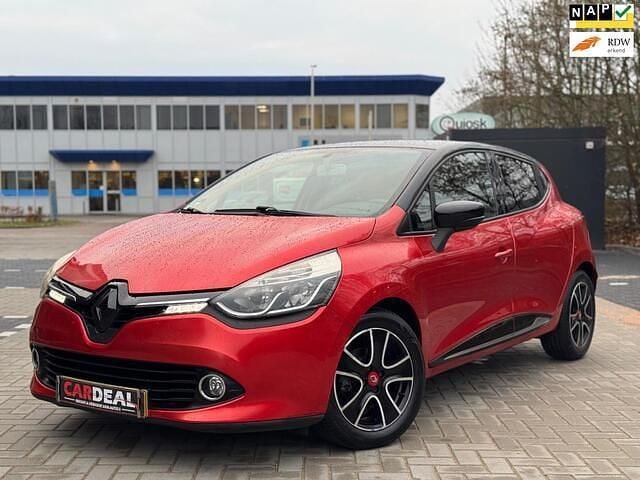 Rood (metallic) Gebruikt 2013 Renault Clio IV Expression Hatchback | € 4.999 (Goede deal) - Afbeelding 1/4